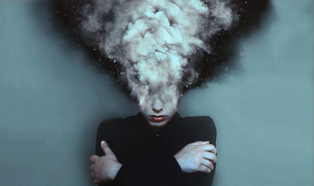 لا تقُل: «ماذا لو؟»، ولا تضخم الأشياء.. 11 خدعة عقلية للتوقف عن التفكير المفرط بكل شيء