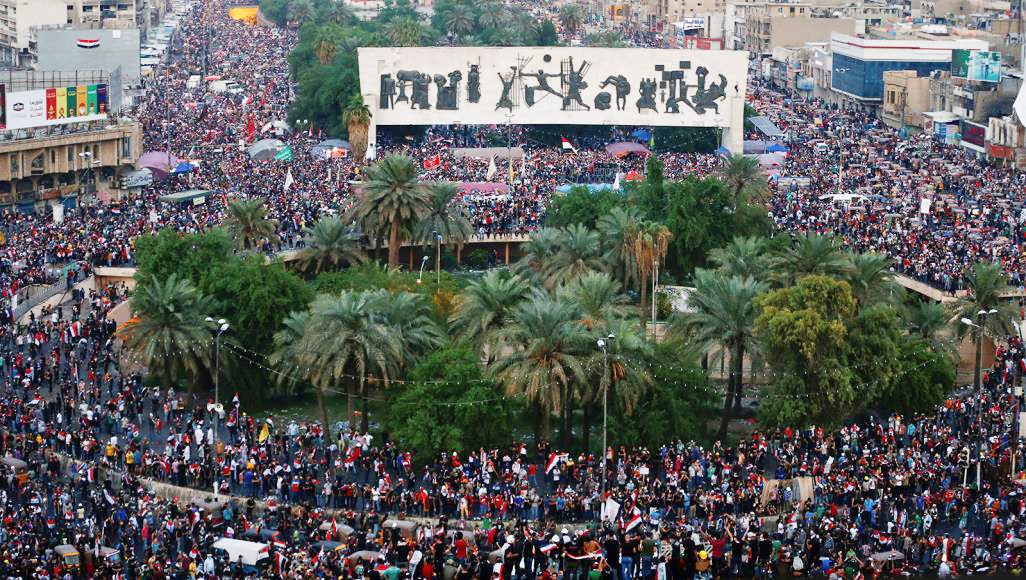 تحريض مستمر عليهم.. هل يتحول المحتجون العراقيون ضحيةً لـ«صراع الثيران» الأمريكي الإيراني في بلادهم؟