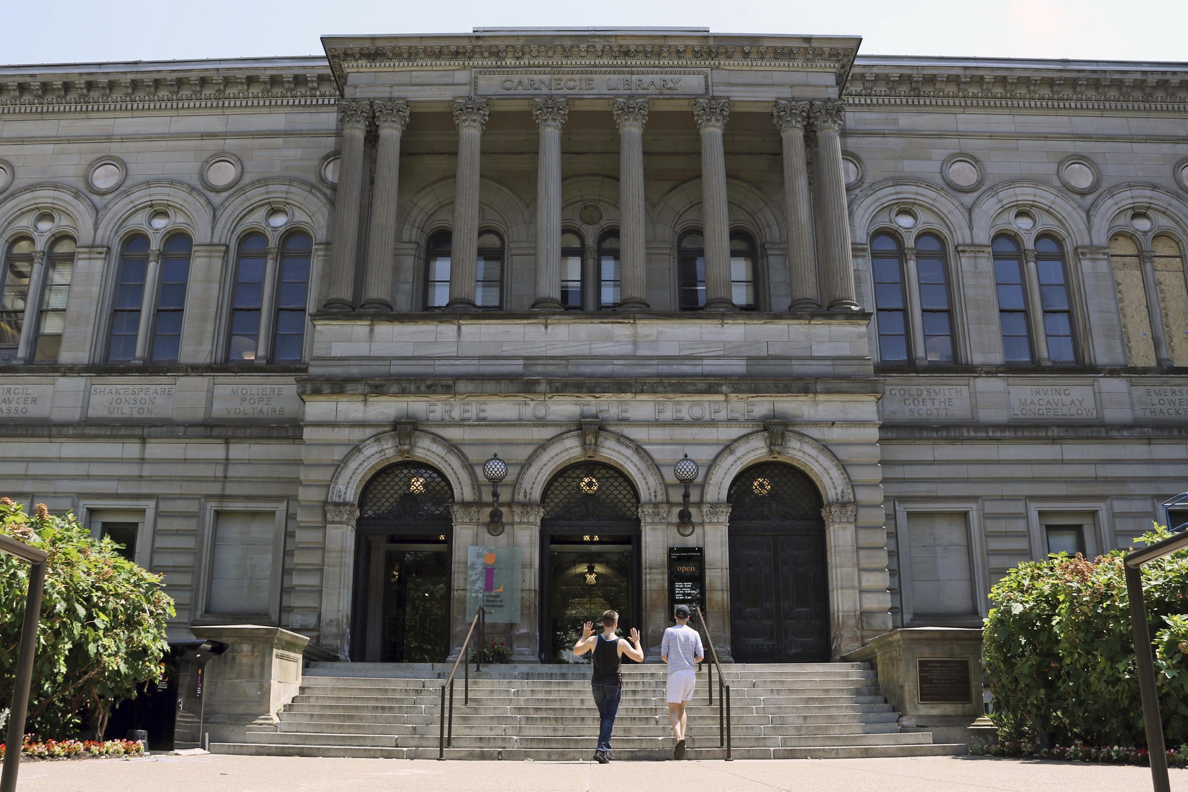 سرقة استمرت 25 عاماً.. اختفاء مخطوطات نادرة بقيمة 12 مليون دولار، من بينها أهم كتب نيوتن