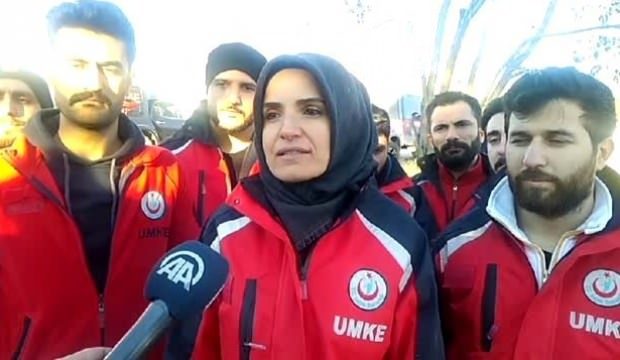 نجحت المسعفة عبر الهاتف في توجيه عزيزة التي كانت عالقة تحت الأنقاض