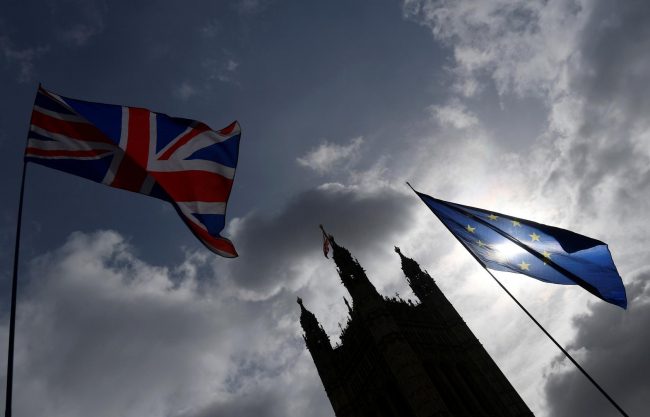 بينها بريكست والحرب التجارية والتغير المناخي.. قصة 2019 ترويها 10 رسوم بيانية