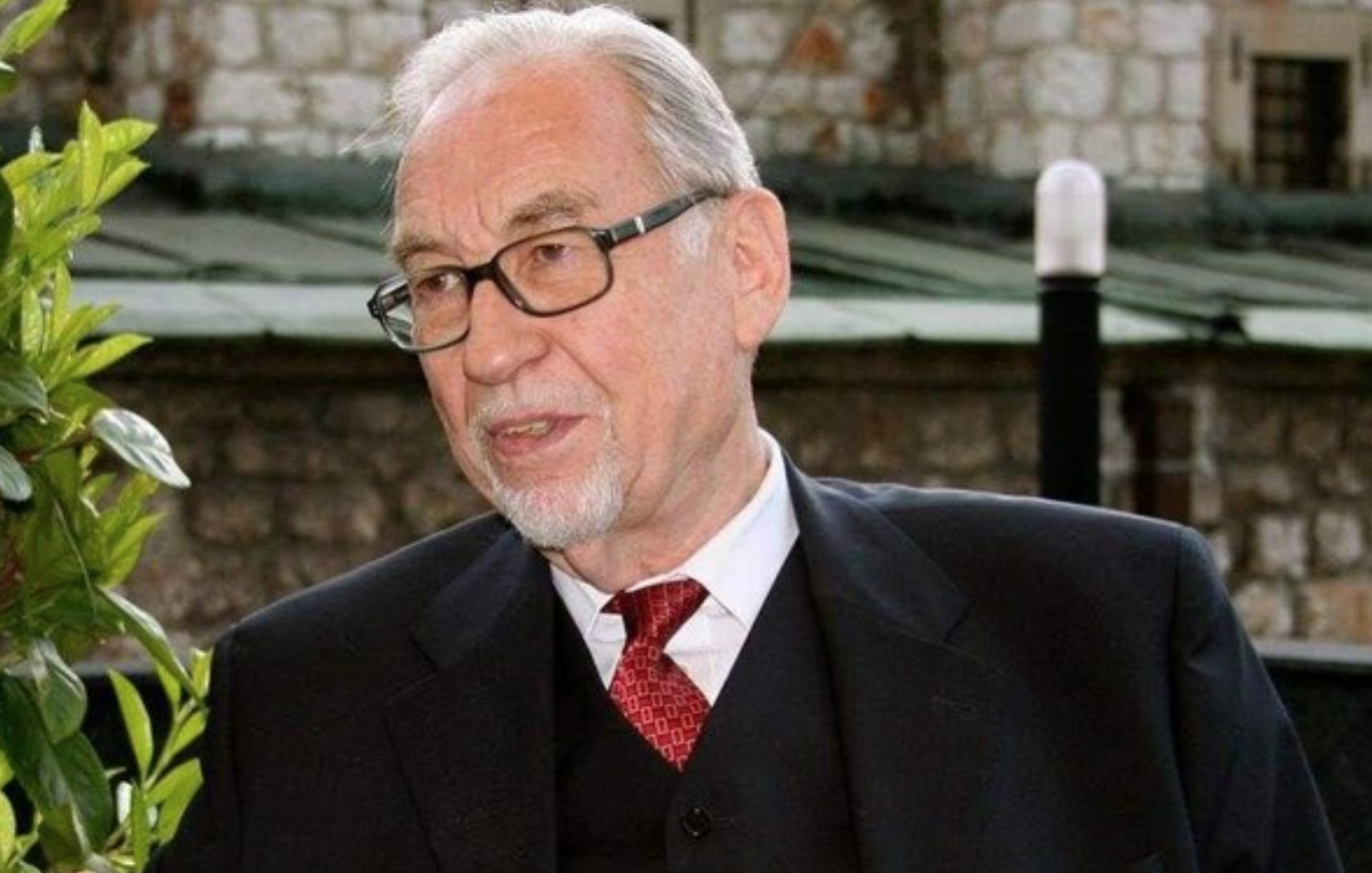 حرب استقلال الجزائر تسببت في إسلامه، وفاة المفكر الألماني هوفمان أحد أبرز صناع السياسة الخارجية لبلده