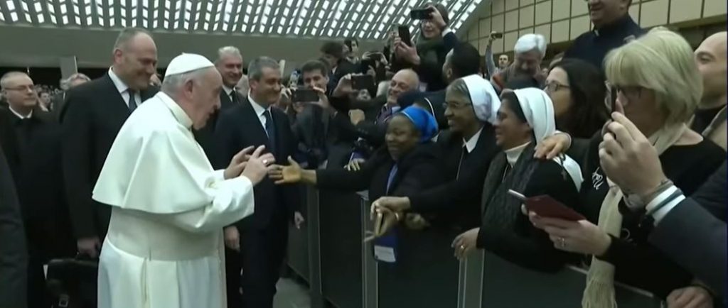 استغل فرانسيس خطابه في يوم العام الجديد لإدانة العنف ضد المرأة، وقال: "أي شكل من أشكال العنف يلحق بالمرأة هو كفر بالإله".