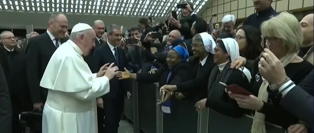 استغل فرانسيس خطابه في يوم العام الجديد لإدانة العنف ضد المرأة، وقال: "أي شكل من أشكال العنف يلحق بالمرأة هو كفر بالإله".