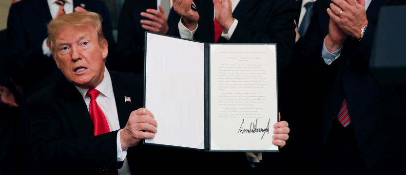 ترامب يكشف موعد إعلان “صفقة القرن”.. نتنياهو ومنافسه السياسي يتوجهان لواشنطن، والفلسطينيون يتوعدون