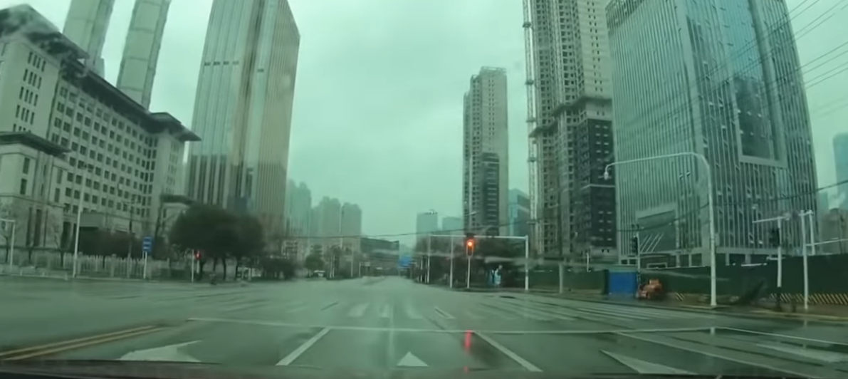 داخل معقل المدينة الموبوءة بالفيروس القاتل.. صور وفيديوهات لـ«ووهان» بالصين التي اجتاحها كورونا