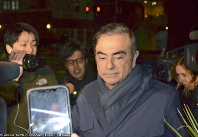 الإنتربول يصدر «نشرة حمراء» بشأن توقيف كارلوس غصن