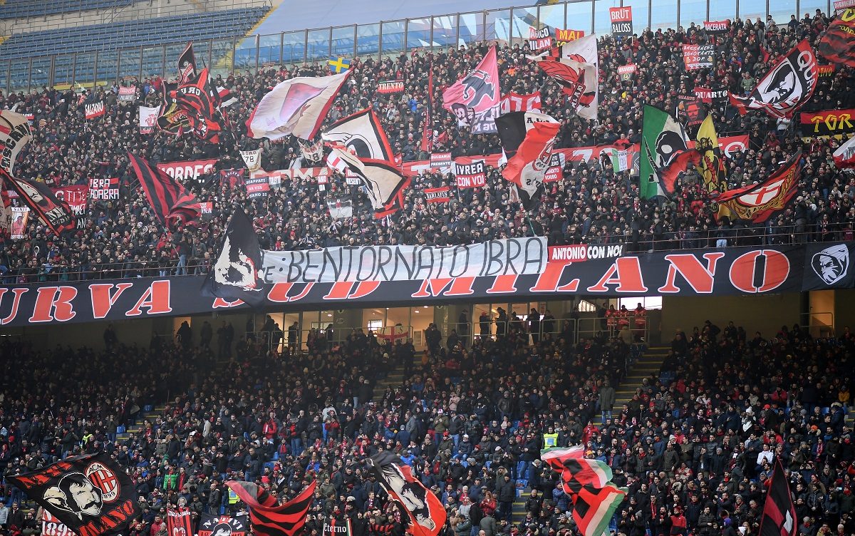 كشف سر الرقم 21.. الظهور الأول لإبراهيموفيتش يثير الجنون في ملعب سان سيرو