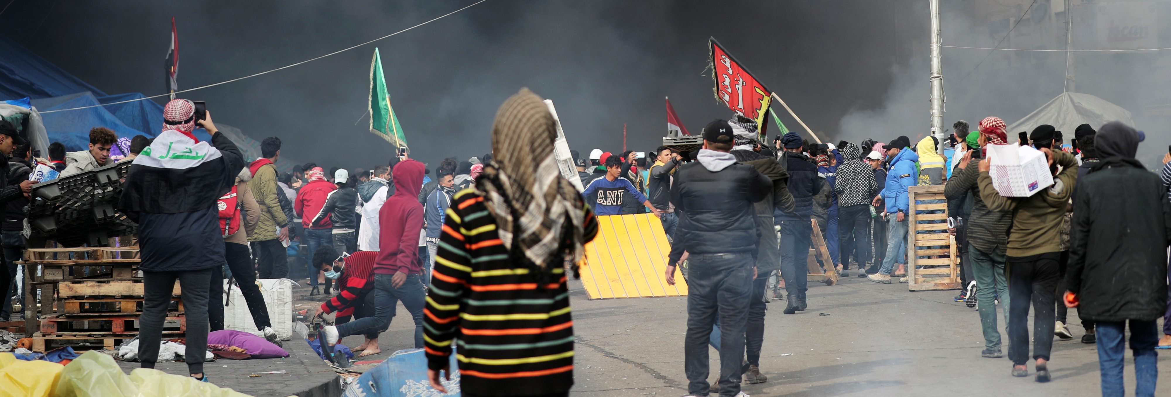 الشرطة العراقية تقتل 4 متظاهرين في بغداد والبصرة، والمحتجون يتهمون الصدر بـ “الخيانة”