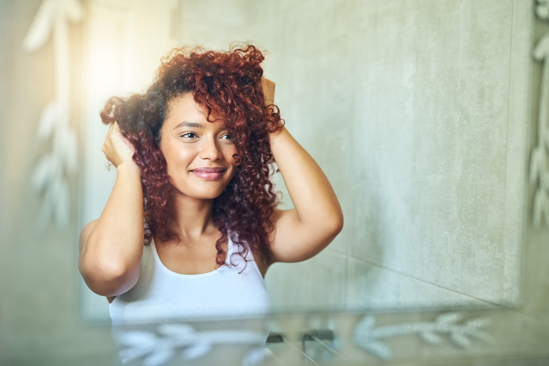 الآن تستطيعين تجنُّبها.. هذه أسباب تلاشي لون صبغة الشعر في وقت مبكر جداً