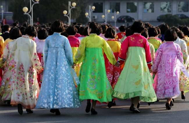 يستيقظ المواطنون يومياً على أنغام «عزيزي الجنرال».. أشياء قد لا تعرفها عن الموسيقى في كوريا الشمالية