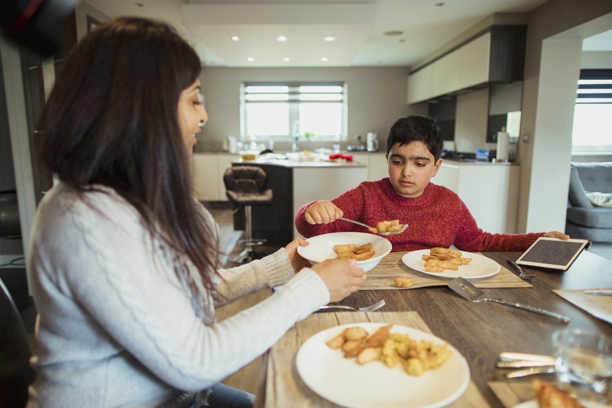 أزمات الطعام لدى الأطفال المُصابين بالتوحد