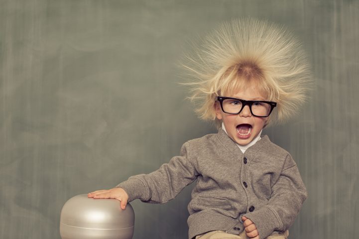 iStock/ فيلسوف يوناني أول من اكتشف الكهرباء الساكنة