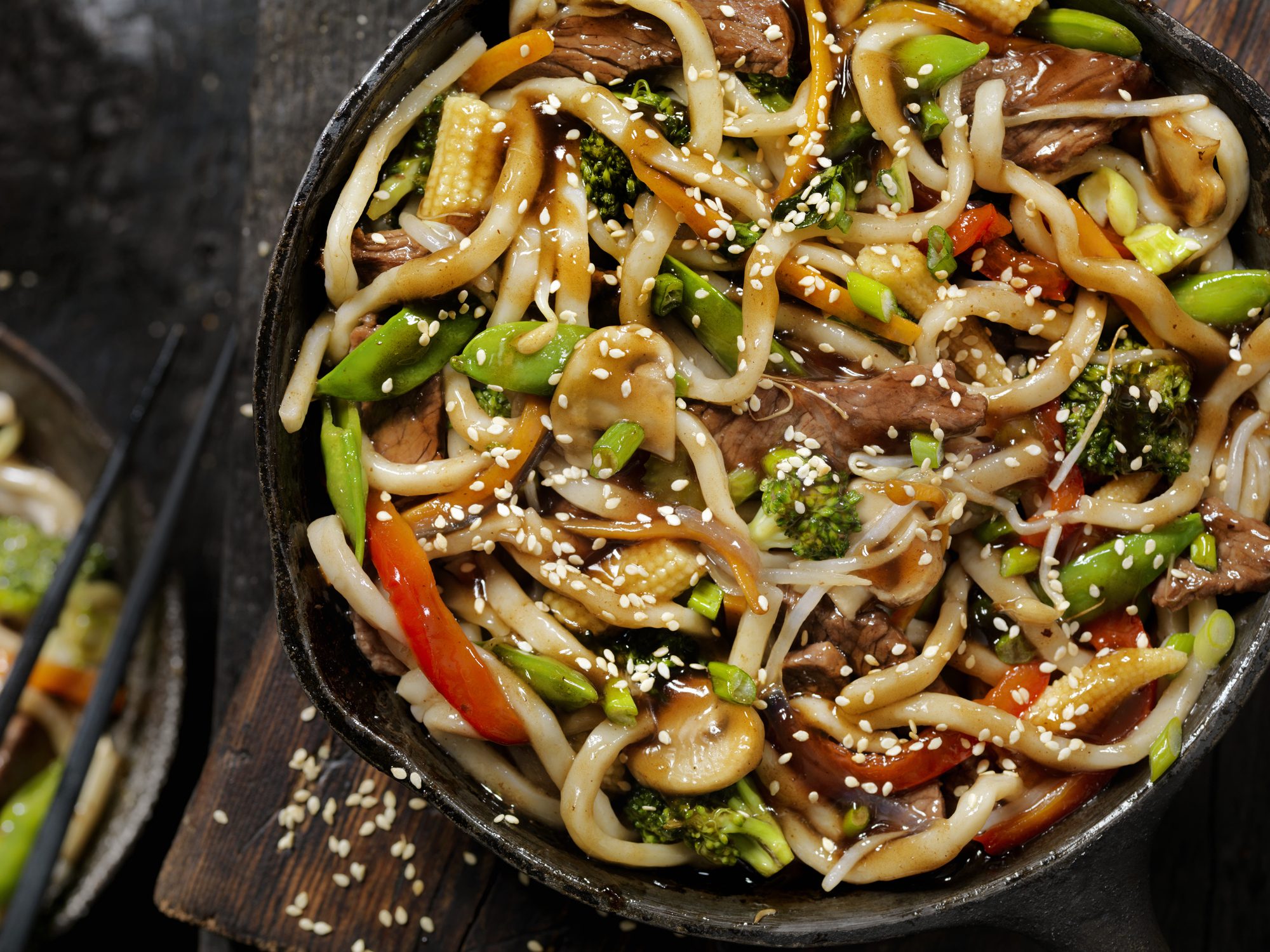 طريقة عمل النودلز بالخضراوات على الطريقة الصينية