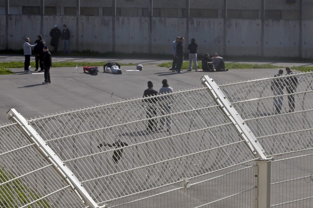 عملية هروب جماعي لمساجين من سجن كاليفورنيا الأمريكي