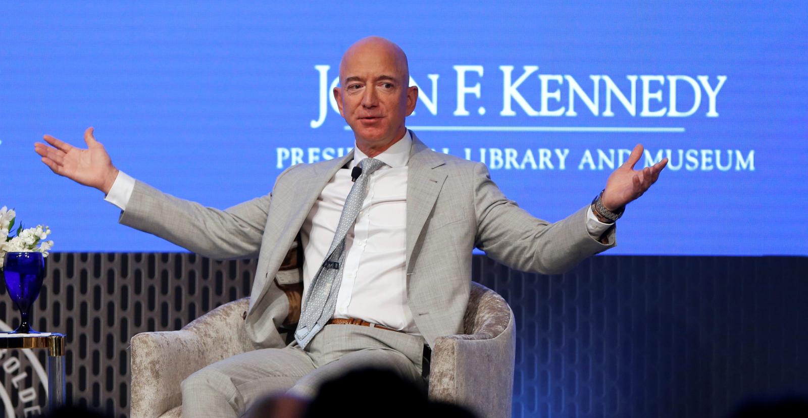 بعد اختراق هاتف جيف بيزوس.. كيف تتأكد أنك لست مخترقاً وتحمي جهازك؟