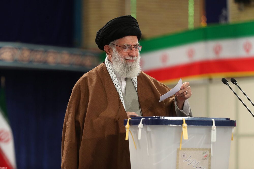 علي خامنئي يدلي بصوته في الانتخابات الإيرانية