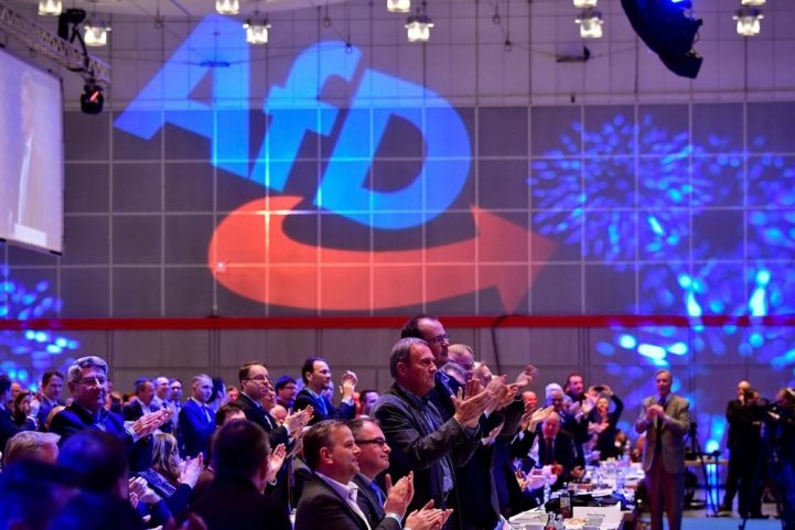 تأسس حزب البديل المتطرف عام 2013 على يد اقتصاديين وسياسيين سابقين/ AFP