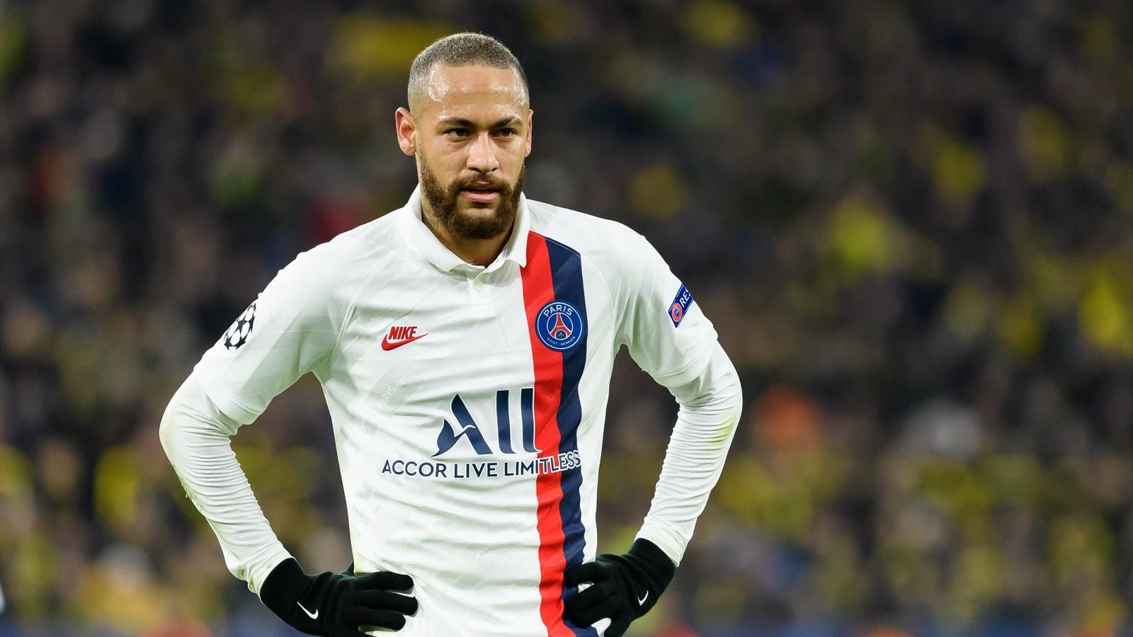 الأزمات تدب في باريس.. نيمار حلقة جديدة في مسلسل الانتقادات لمدرب وإدارة سان جيرمان