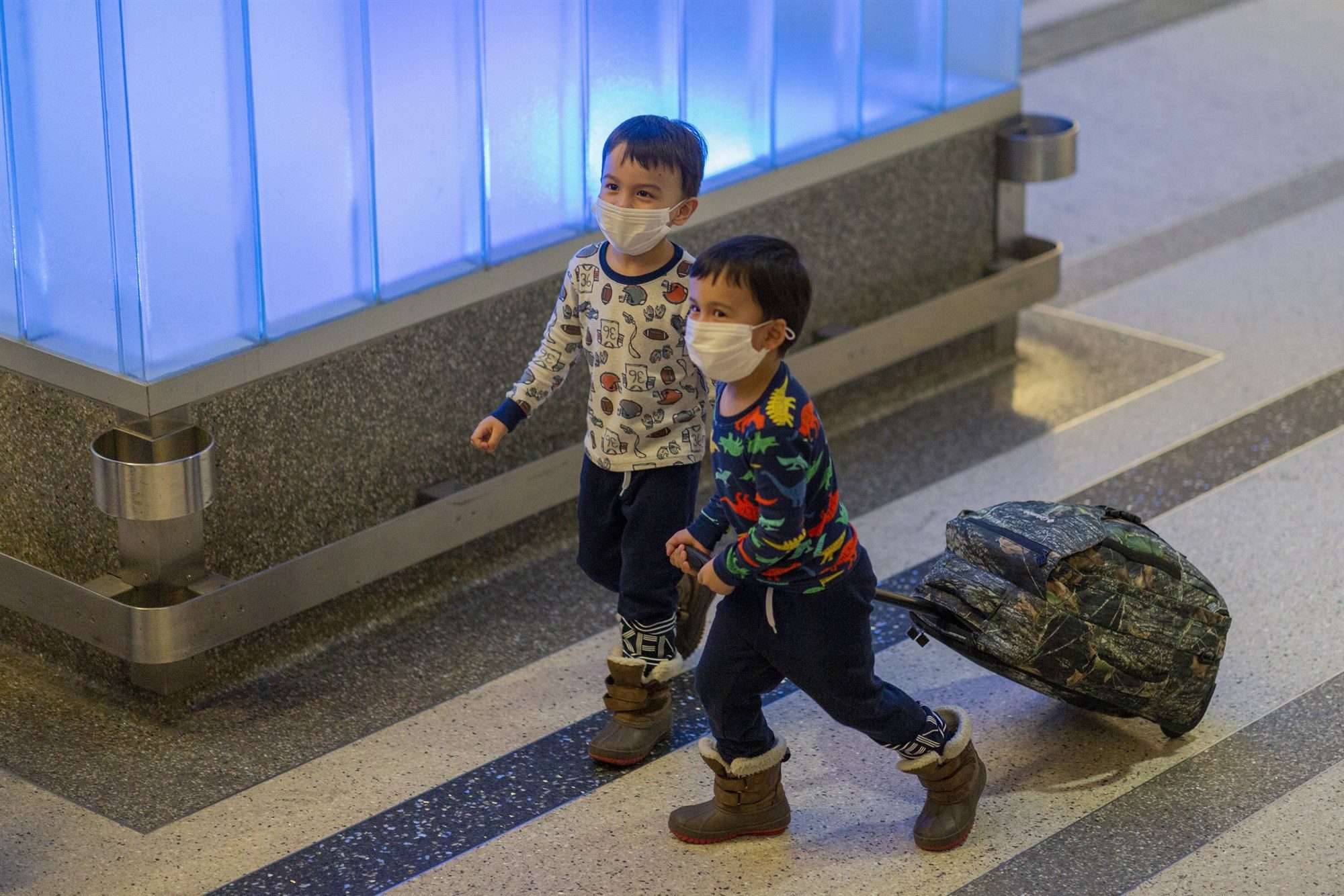 فرصة لتعليمهم الثقافة الإعلامية.. طريقة توعية الأطفال بـ “كورونا”