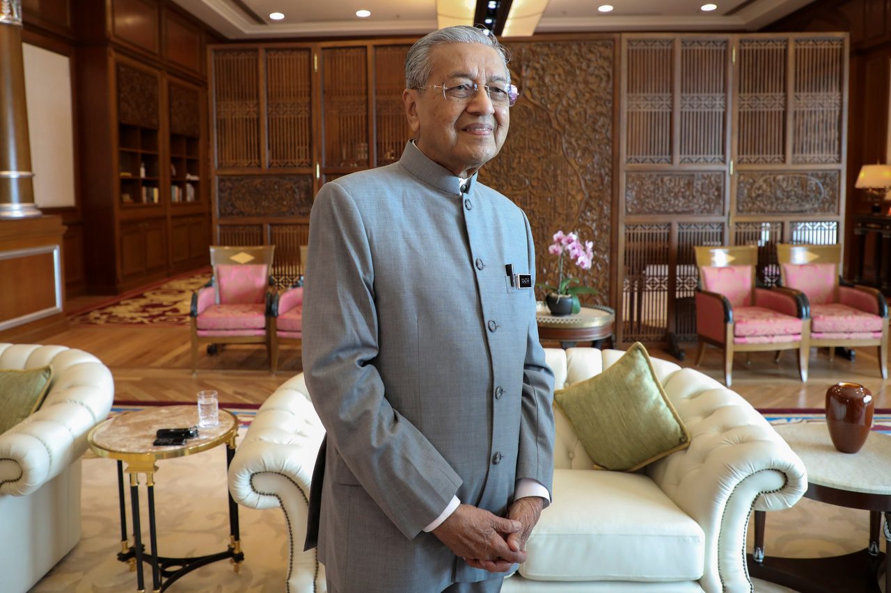 ملك ماليزيا يقبل استقالة مهاتير محمد.. لكن كلفه بقيادة الحكومة مؤقتاً لحين تشكيل أخرى جديدة