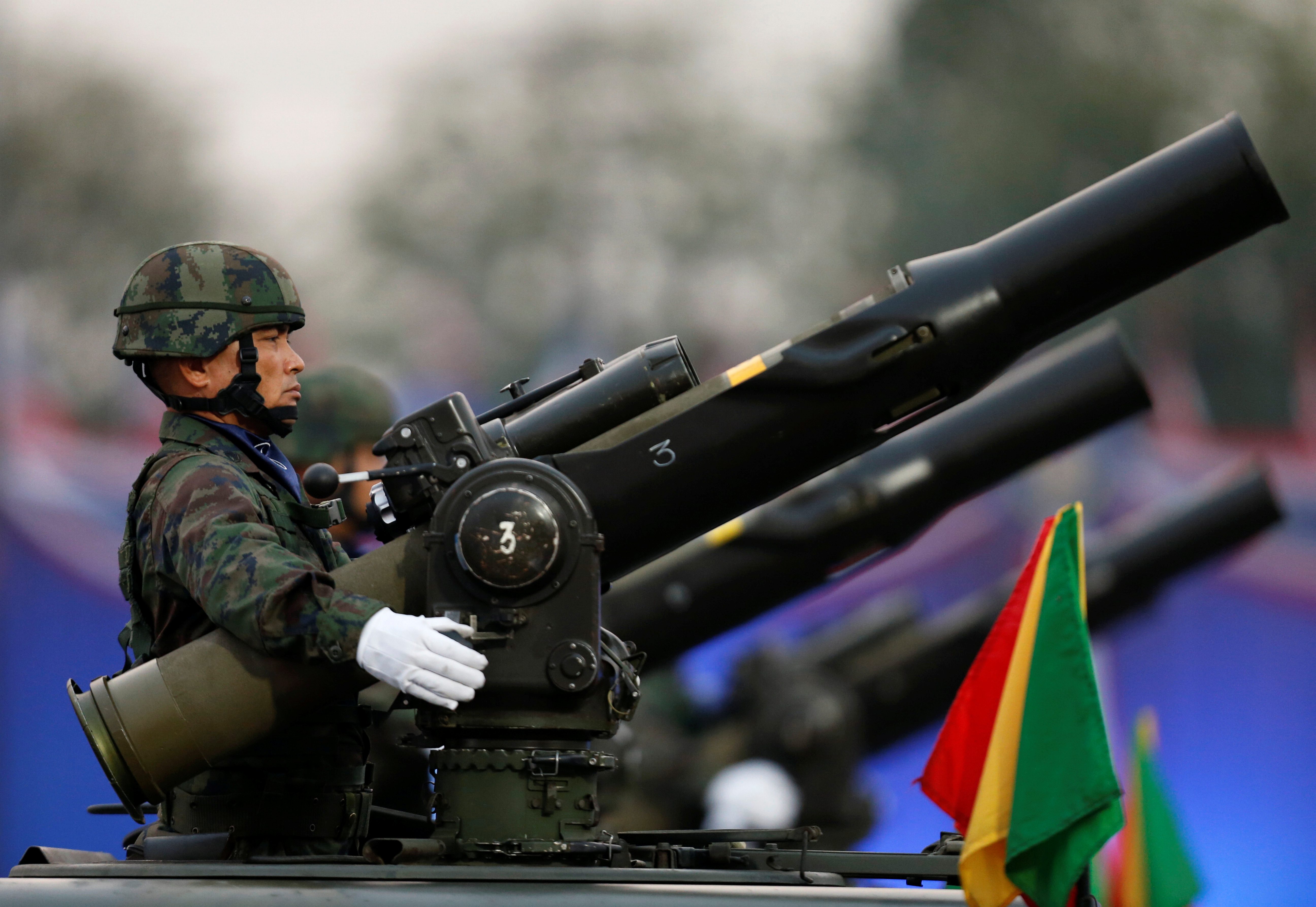 كَتبَ “الموت حتمي للجميع” قبل تنفيذ “المجزرة”.. جندي تايلاندي يطلق النار من مدفع رشاش ويقتل 17 شخصاً