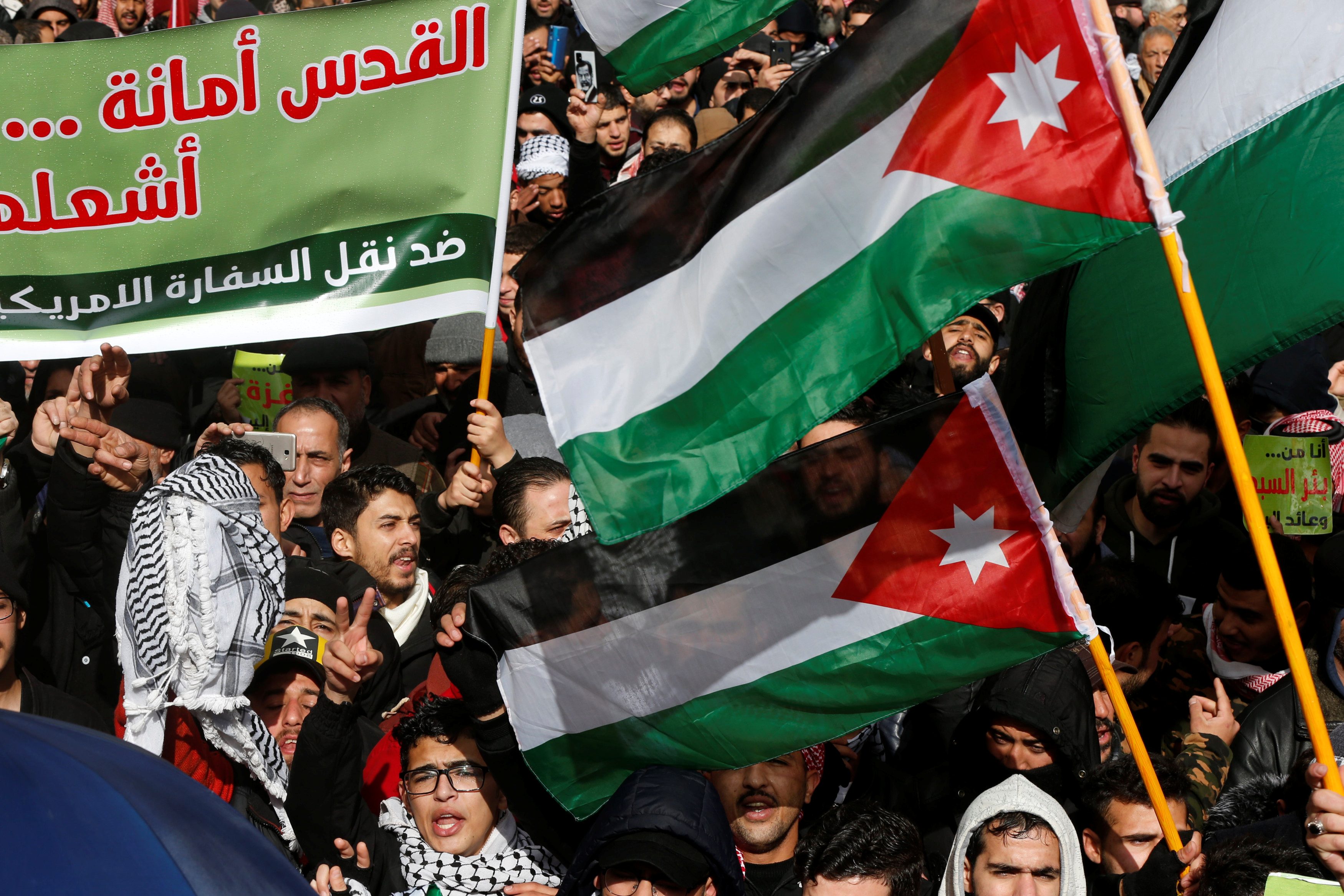 بسبب دعوته السفير الإسرائيلي إلى منزله.. عشيرة أردنية تتبرأ من رجل أعمال، وتعتذر للفلسطينيين