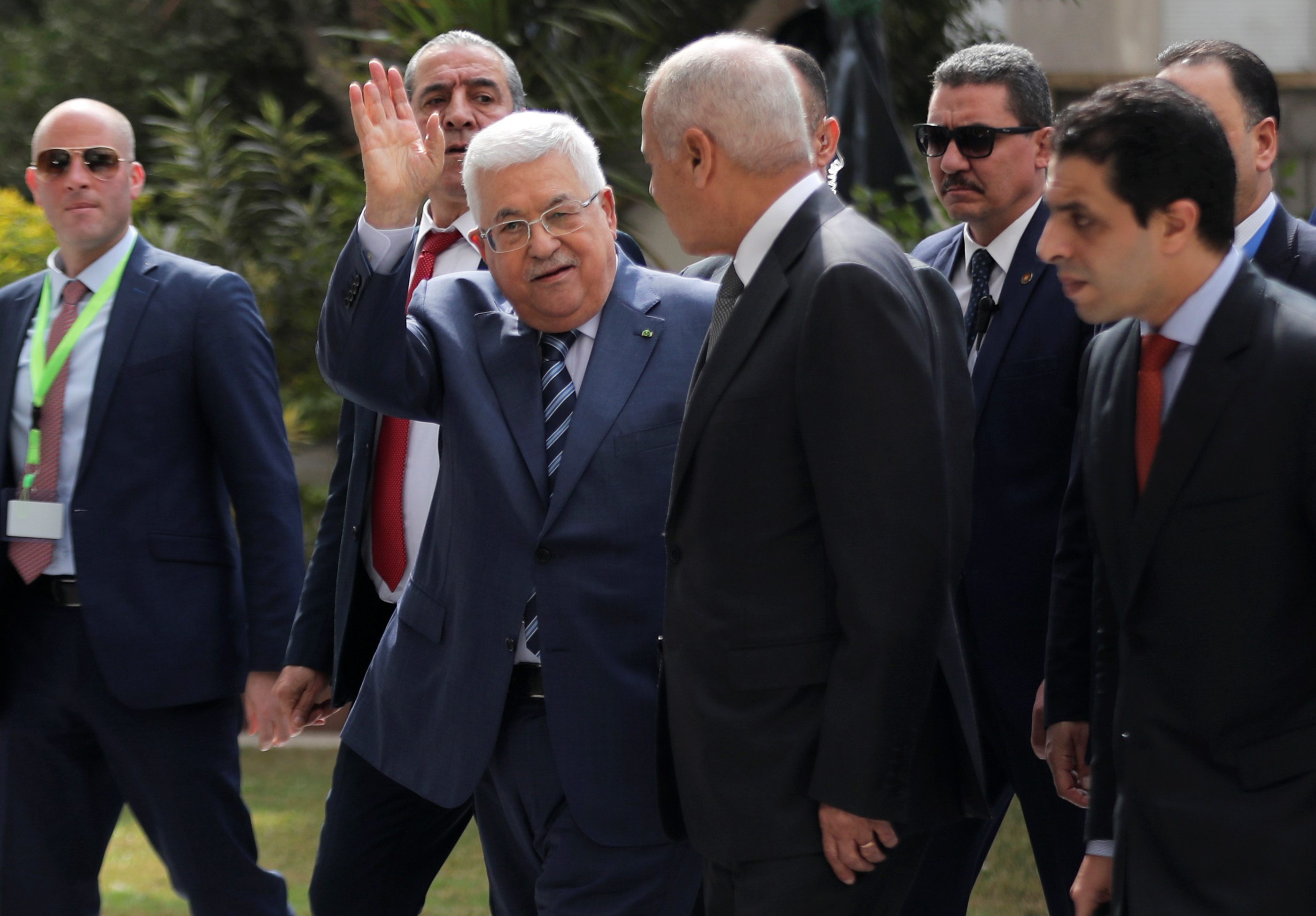 تتضمن الخطة الأمريكية المكونة من 80 صفحة إقامة دولة فلسطينية في صورة «أرخبيل» تربطه جسور وأنفاق بلا مطار ولا ميناء بحري، مع جعل مدينة القدس المحتلة عاصمة موحدة مزعومة لإسرائيل.