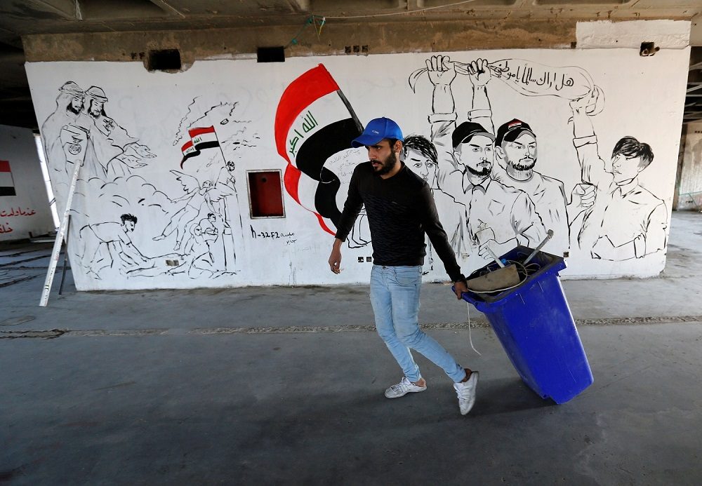 بعد مواجهتهم للمحتجين الرافضين لتشكيل الحكومة بالعراق.. اتفاق لسحب أنصار الصدر من شوارع النجف