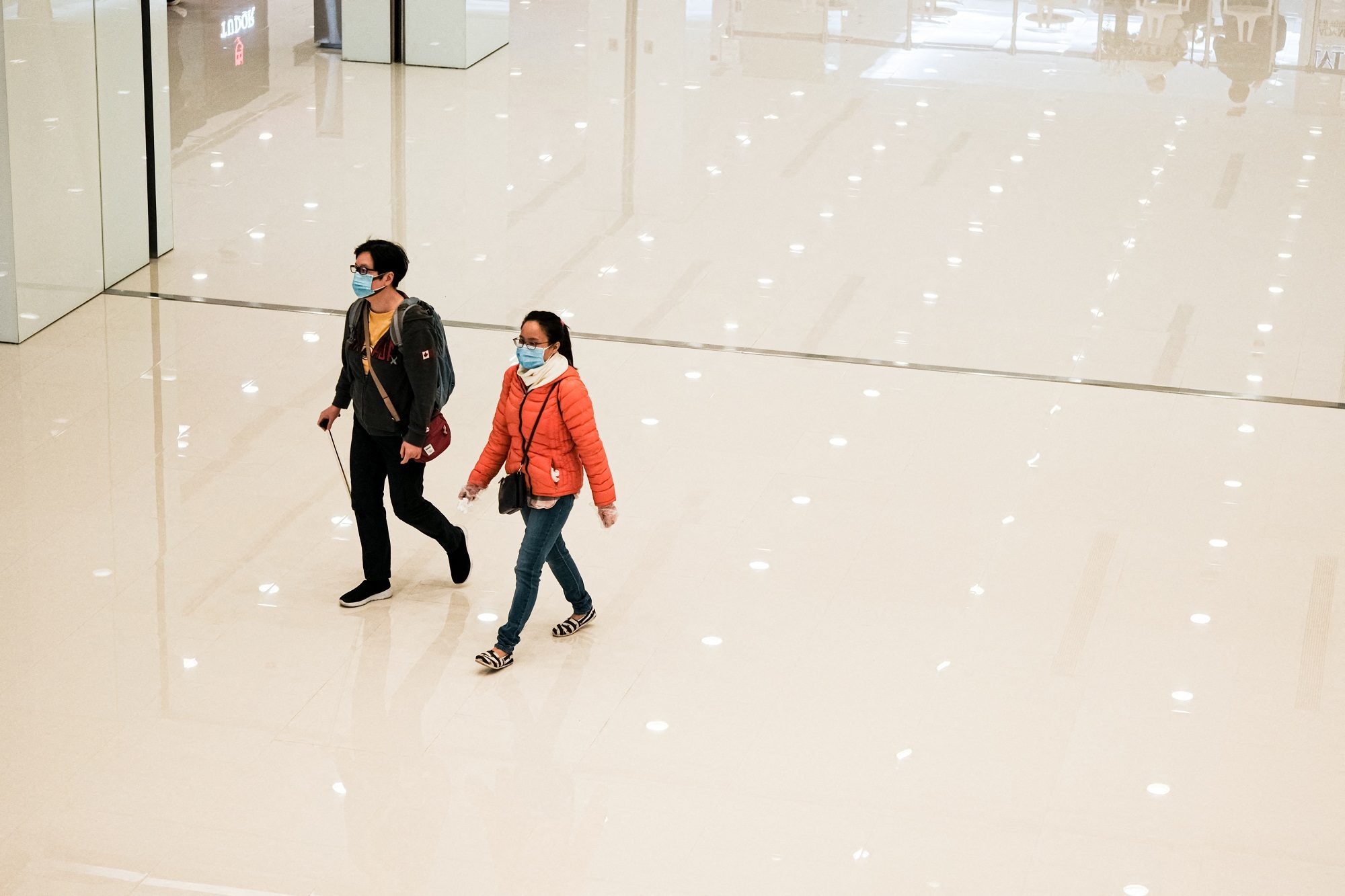 ماذا يعني أن تبقى في حجر صحي 3 أسابيع بسبب كورونا؟ زوجان صينيان يرويان كيف يعيشان في “سجن الفيروس”