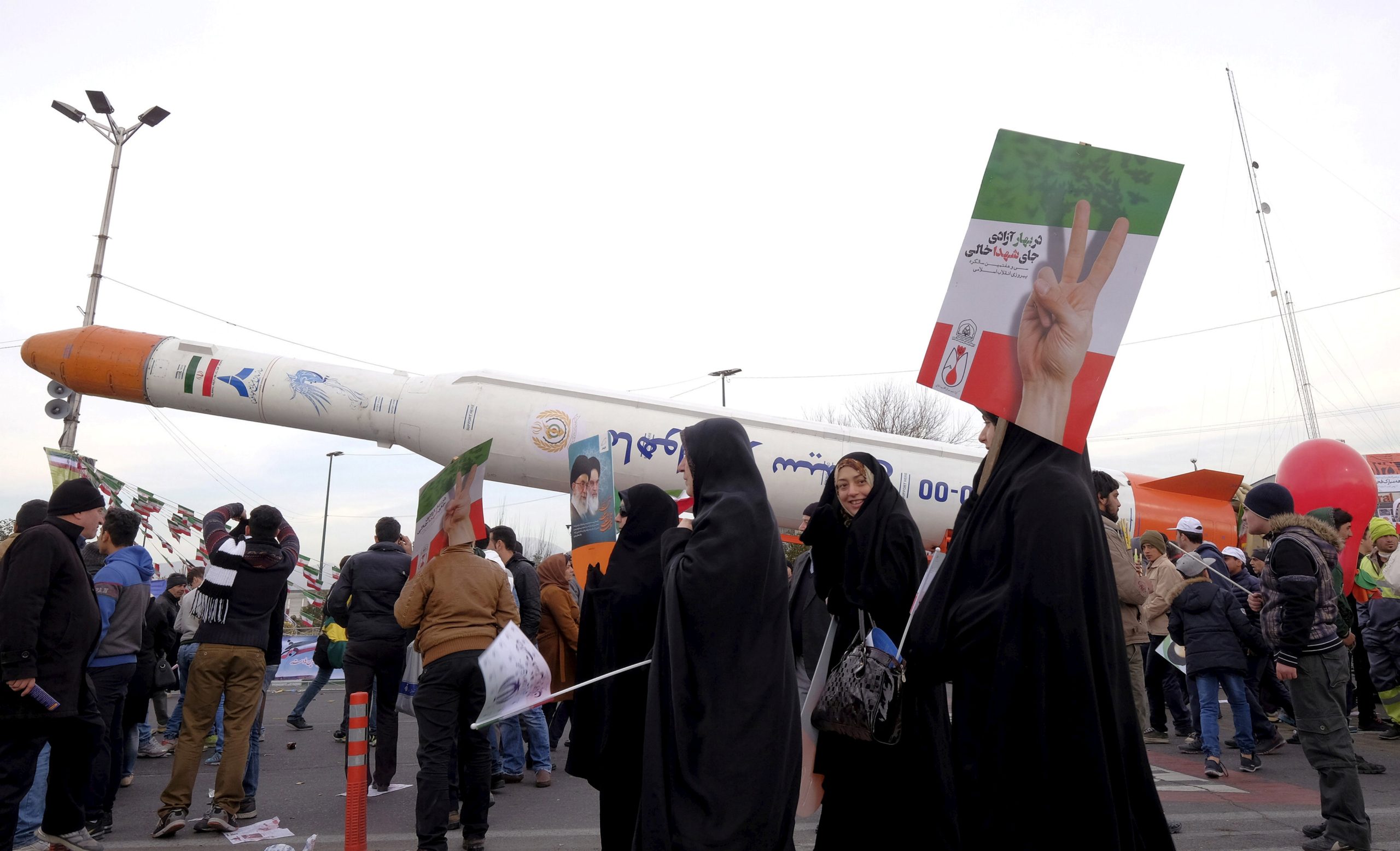 كان مرتباً أن يبث صوراً لقاسم سليماني من الفضاء.. فشل وصول القمر الصناعي الإيراني “ظفر” لمداره