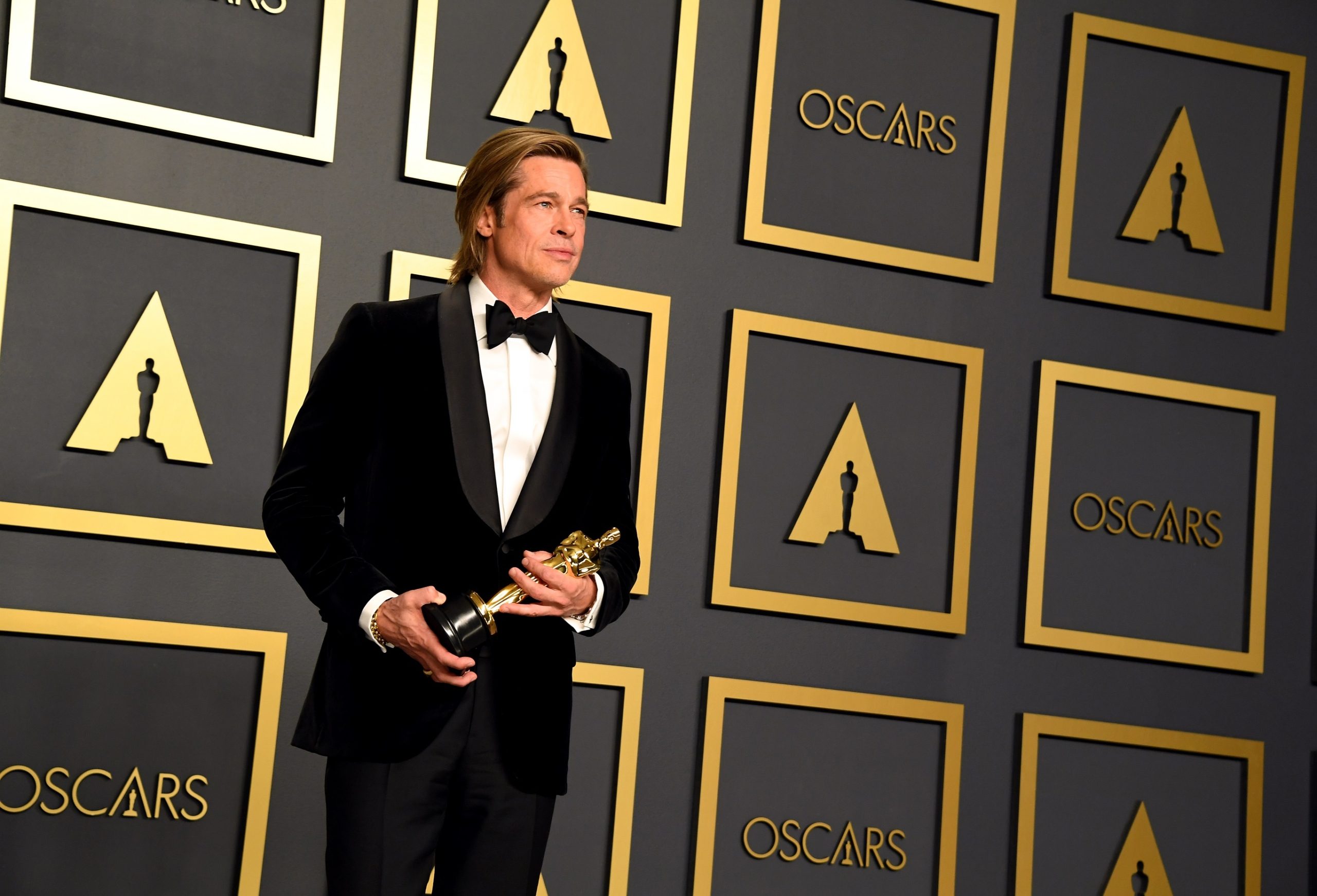 هل يحصل الممثلون على المال لفوزهم بجائزة الأوسكار؟ ليس مباشرة.. إليك كيف يحصلون عليه