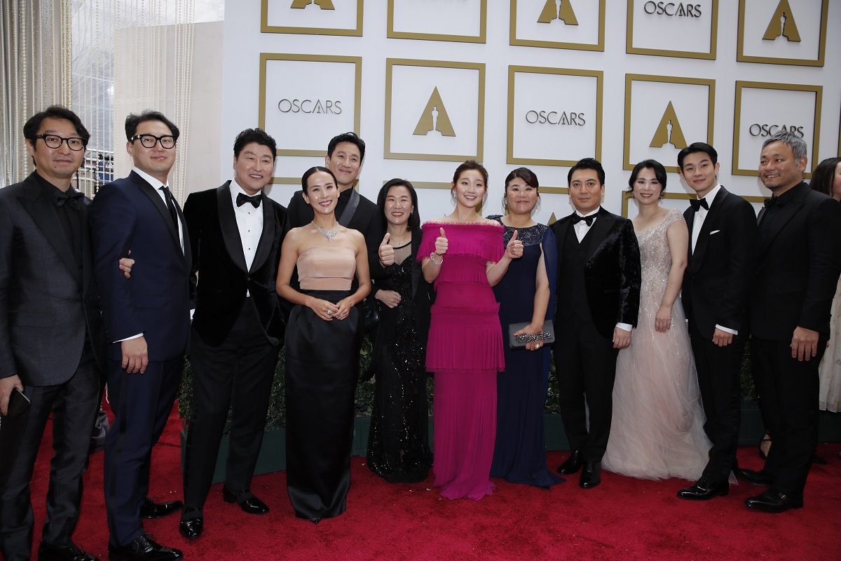 لأول مرة في تاريخ أوسكار.. “parasite” الكوري الجنوبي غير الناطق بالإنجليزية يفوز بالجائزة