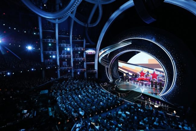 سامسونغ تفجر مفاجأة في حفل الأوسكار.. الشركة كشفت عن هاتفها الجديد القابل للطي (فيديو)