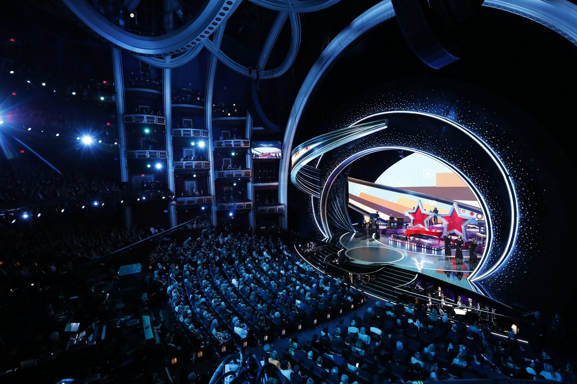 سامسونغ تفجر مفاجأة في حفل الأوسكار.. الشركة كشفت عن هاتفها الجديد القابل للطي (فيديو)