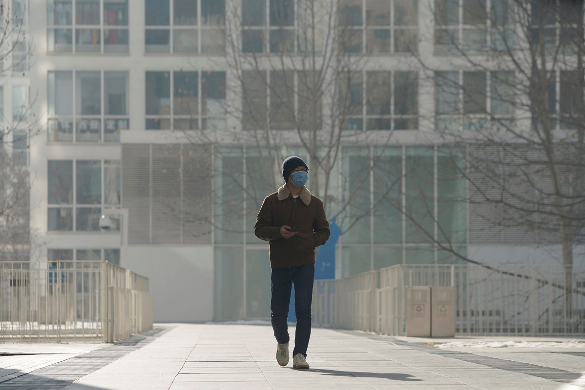 لم يحتمل الجلوس فركض 50 كم في غرفة المعيشة! قصة عداء صيني حُجر عليه صحياً بسبب كورونا