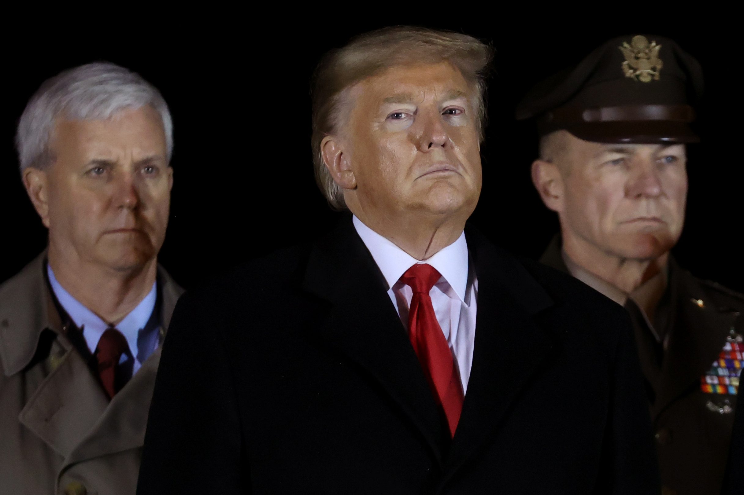 طالب إسرائيل بدفع رواتب الضباط.. ترامب يلغي تمويل قوات الأمن الفلسطينية من الموازنة الجديدة لأمريكا