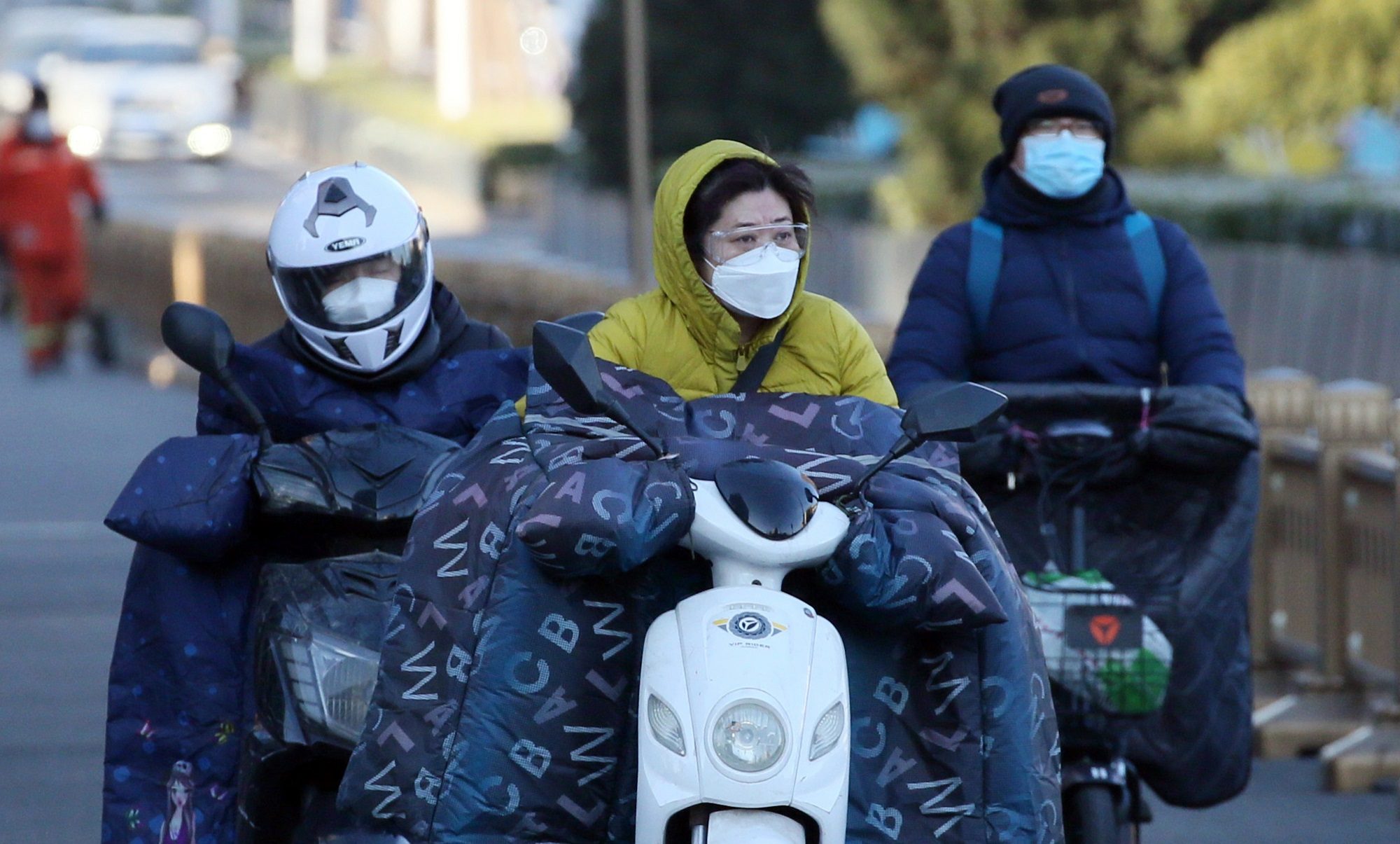 عدد قتلى كورونا يتجاوز الـ2000.. وركاب سفينة “أميرة الألماس” التي اجتاحها الفيروس يبدأون بمغادرتها