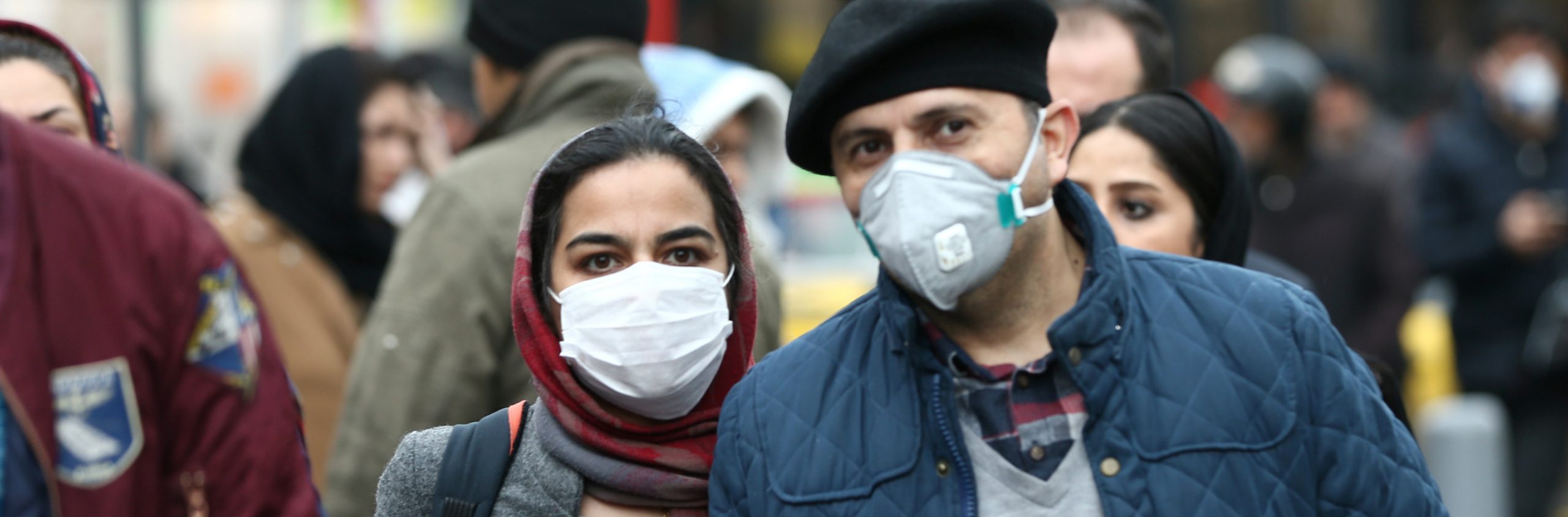 مواصلات فارغة ومدارس معطلة والجميع يلزمون بيوتهم، هل تتسبب الانتخابات الإيرانية في انتشار كورونا بالشرق الأوسط؟