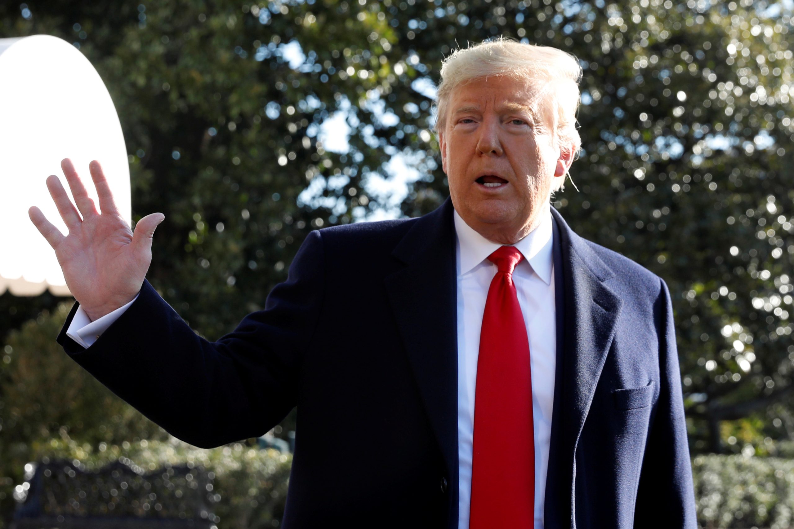 الرئيس الأمريكي يعلن: سوف نوقع اتفاق سلام مع حركة طالبان الأفغانية