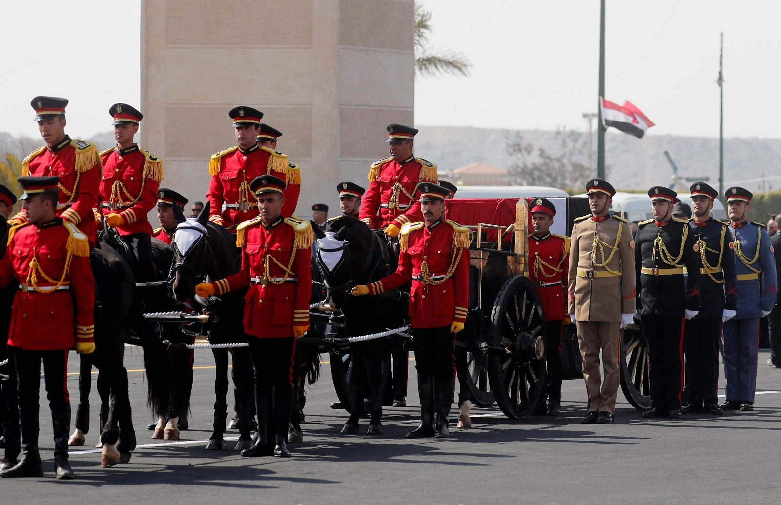 إقامة صلاة الجنازة على حسني مبارك مرتين.. إمام مسجد “المشير طنطاوي” يوضح