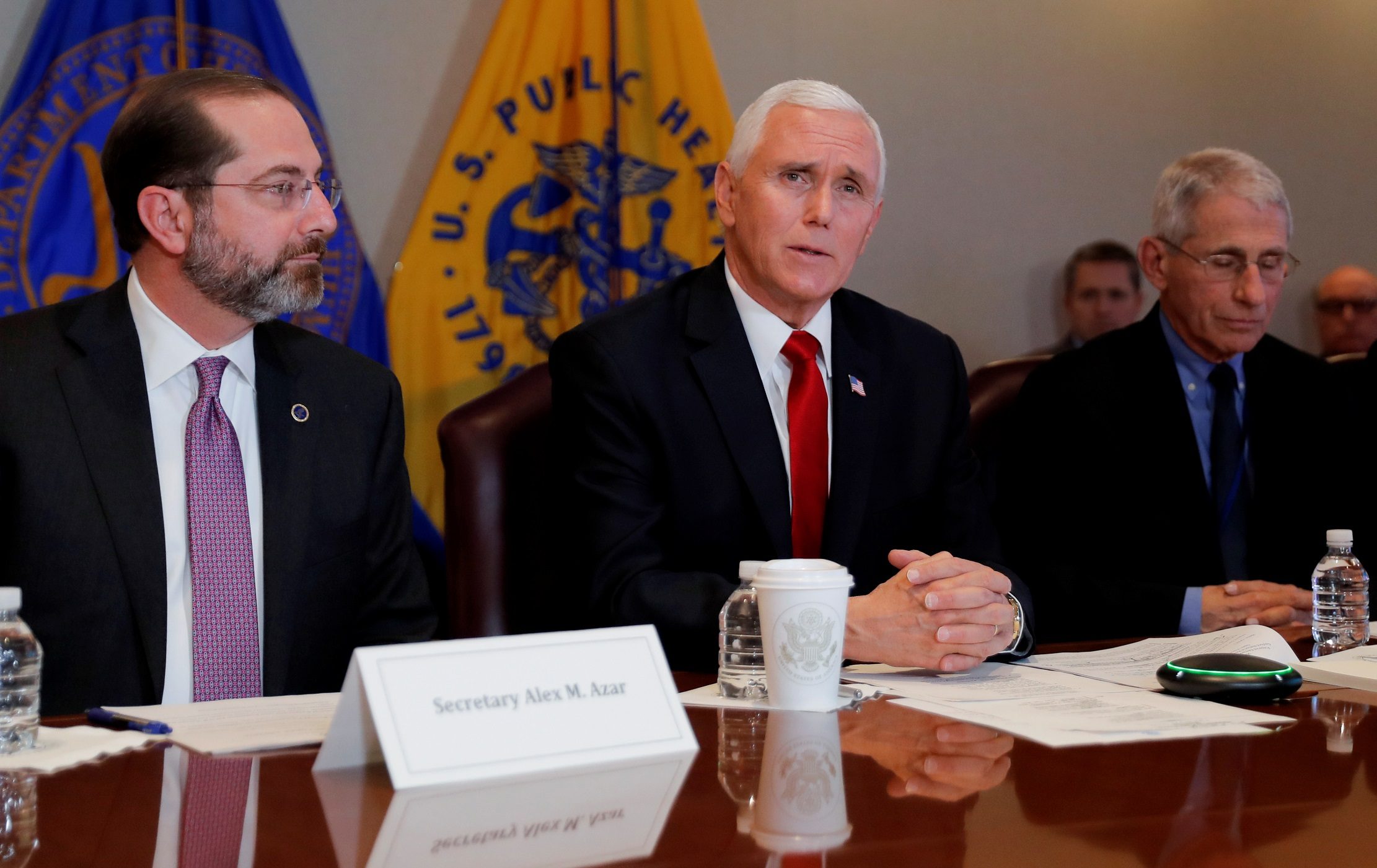 الخبير أخبر أخبر زملاءه بأن البيت الأبيض "أصدر له تعليمات بعدم قول أي شيء آخر يتعلق بالفيروس وانتشاره دون تصريح منه".