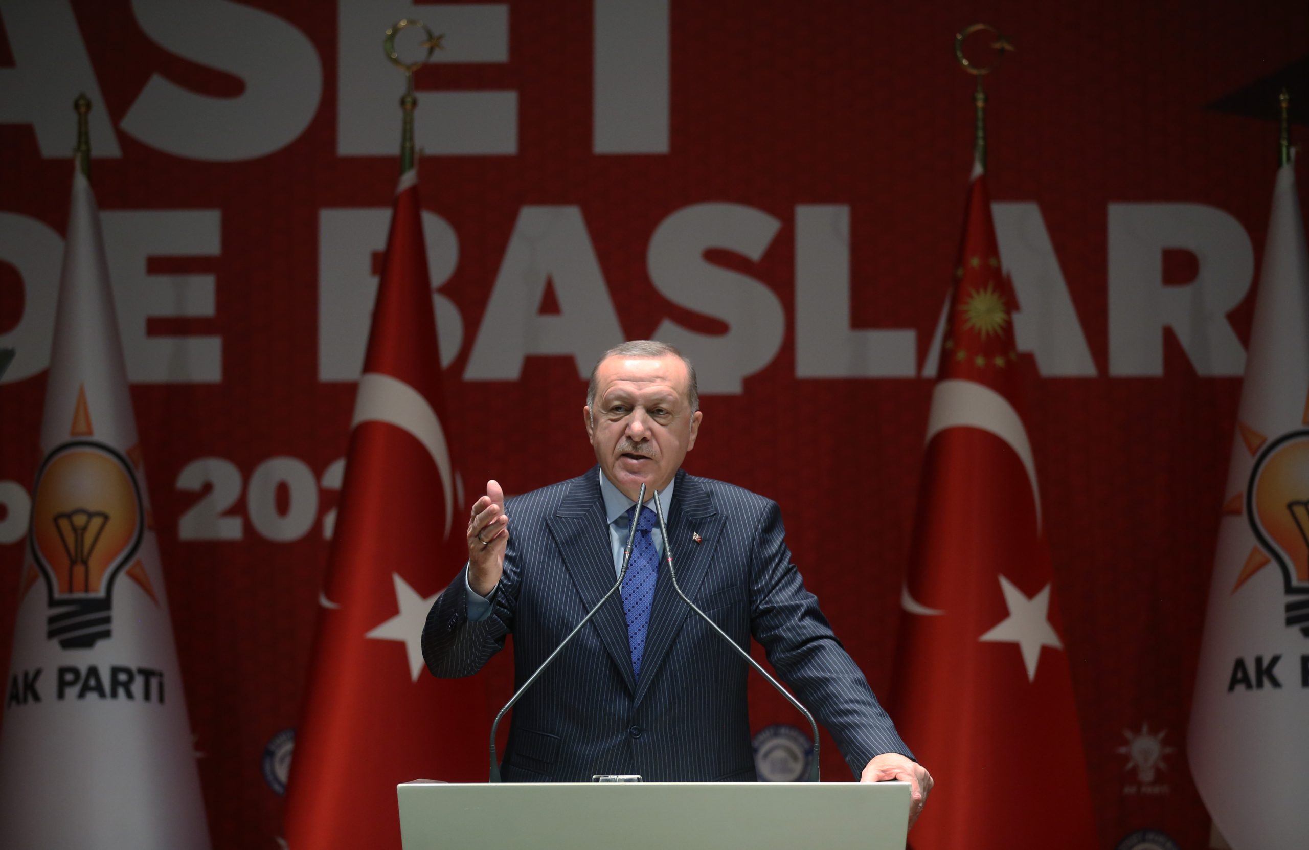 أردوغان يدعو بوتين للتنحي جانباً في سوريا.. ويكشف عدد اللاجئين الذين عبروا لأوروبا وكم سيزدادون