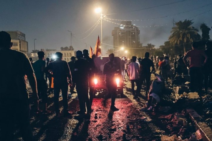 متظاهرون مناهضون للحكومة في شوارع بغداد، أرشيفية / الجارديان