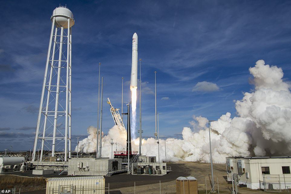 3 رواد آخرين عادوا إلى الأرض في مطلع هذا الشهر. حتى استئناف عمليات إرسال رواد الفضاء من فلوريدا