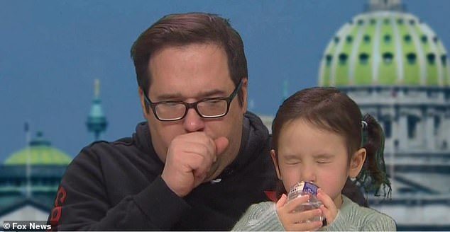 فرانك ووسينسكي مع ابنته أثناء البث المباشر