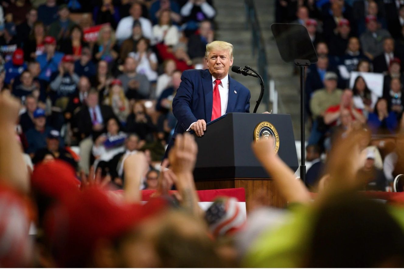 «النمط الاستبدادي لترامب يعيد تشكيل أمريكا».. واشنطن بوست: الرئيس أصبح فوق القانون بأشد الأشكال خطورة