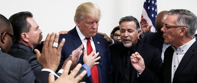 يدعمون إسرائيل بالمال والنفوذ من داخل البيت الأبيض.. من هم “الإنجيليون” الذين دفعوا ترامب لتنفيذ صفقة القرن؟