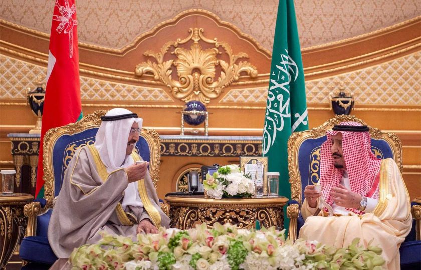 بعد خلاف استمر 5 سنوات.. السعودية والكويت تبدآن باستئناف إنتاج النفط من المنطقة المقسومة