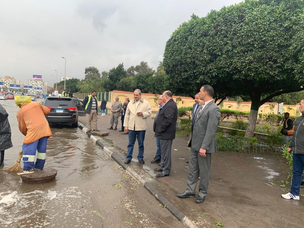 شلل في العاصمة المصرية بسبب الأمطار.. السلطات علَّقت الدراسة، والزمالك يفشل في الوصول لاستاد القاهرة